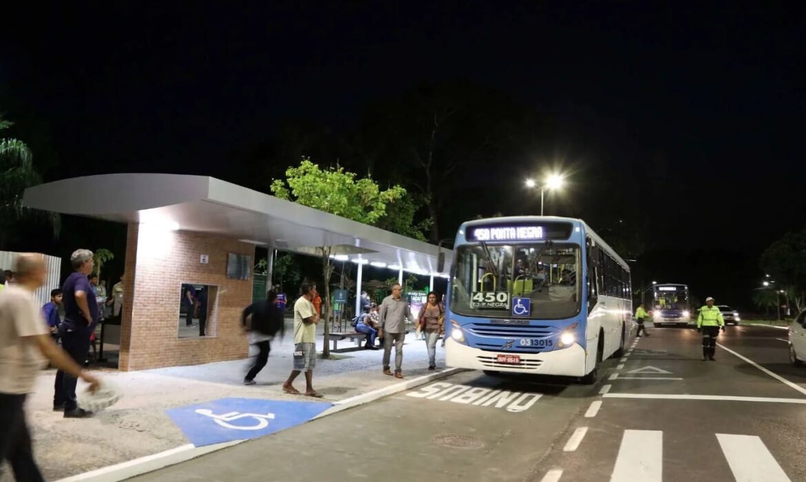 Linhas de ônibus recebem reforço para atender o complexo turístico Ponta Negra