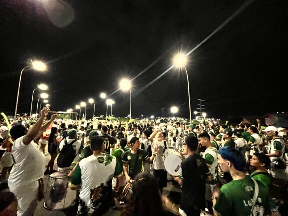 Escola de Samba Reino Unido da Liberdade realiza ensaio de rua para mais de 2 mil pessoas neste domingo, (23)