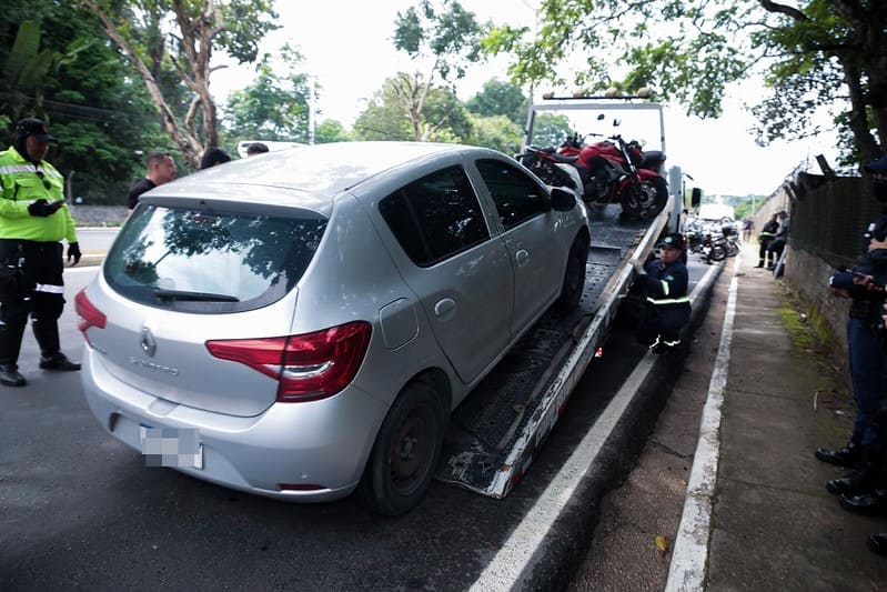Prefeitura remove 14 veículos irregulares das ruas e garante mais segurança nas vias
