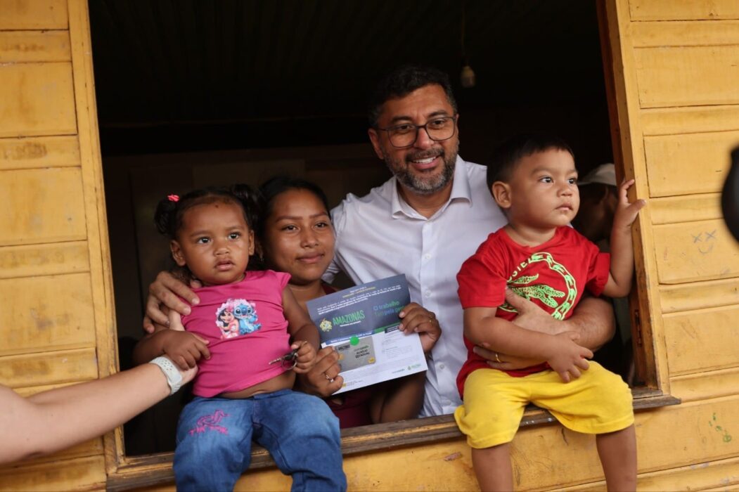 Governador Wilson Lima entrega 800 novos cartões do Auxílio Estadual e reforça ações sociais em Autazes