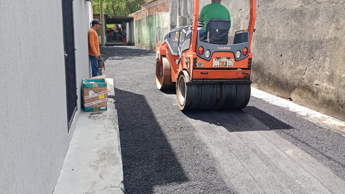Prefeitura intensifica manutenção viária no bairro Parque 10 de Novembro