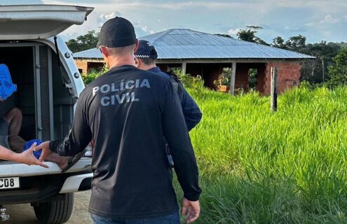 Polícias prendem homem suspeito de mat@r a companheira a tiros em Pauini
