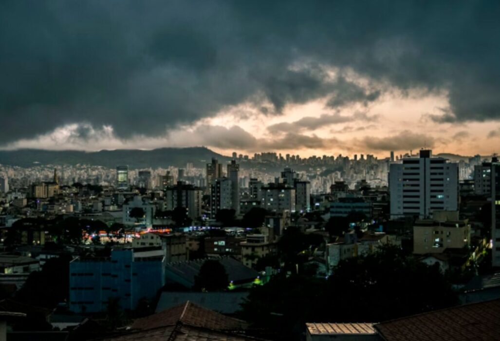 Prefeitura alerta para chuvas intensas nesta segunda-feira, (15)