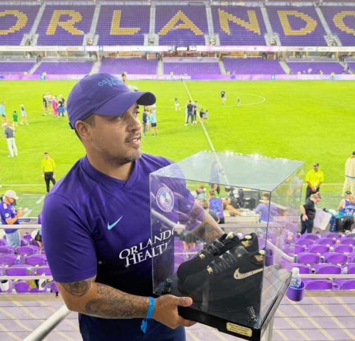 Artista brasileiro expõe tênis de US$ 50 mil em Orlando