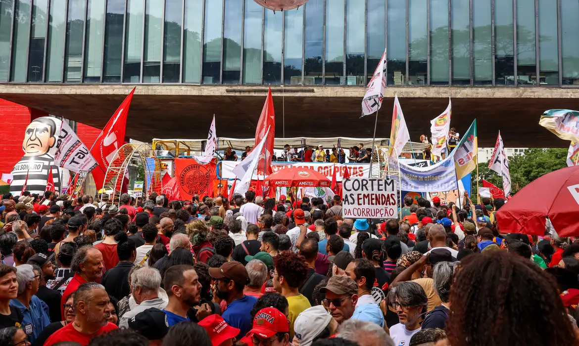 Em várias capitais manifestantes vão às ruas contra PL da Dosimetria