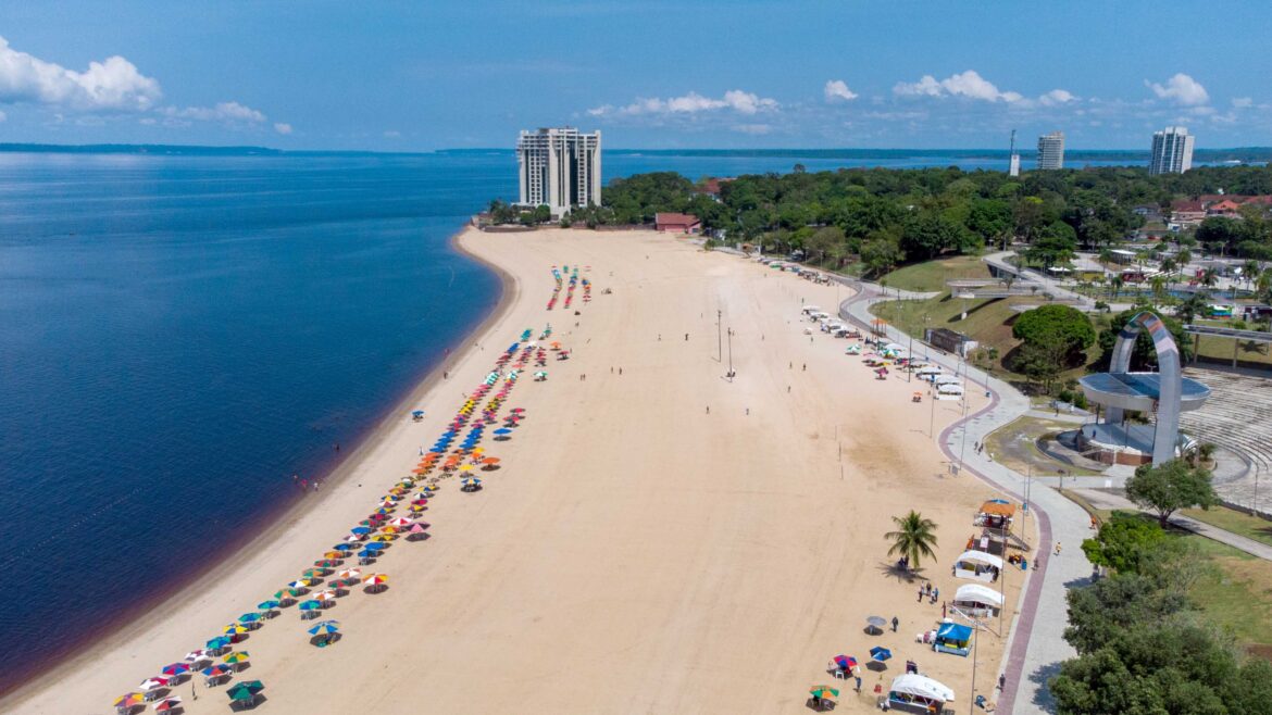 Praia da Ponta Negra estará interditada para banho durante programação do ‘Réveillon Manaus 2026’