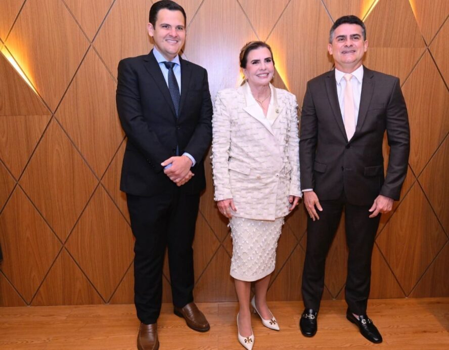 Prefeito David Almeida prestigia posse do novo Corpo Diretivo do TCE-AM e parabeniza conselheira Yara Amazônia Lins por recondução histórica
