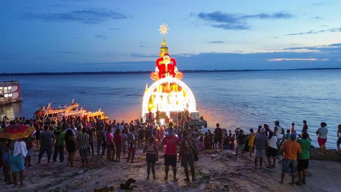 Prefeitura inicia ‘Natal nas Águas’ com entrega de cestas e brindes a comunidades ribeirinhas