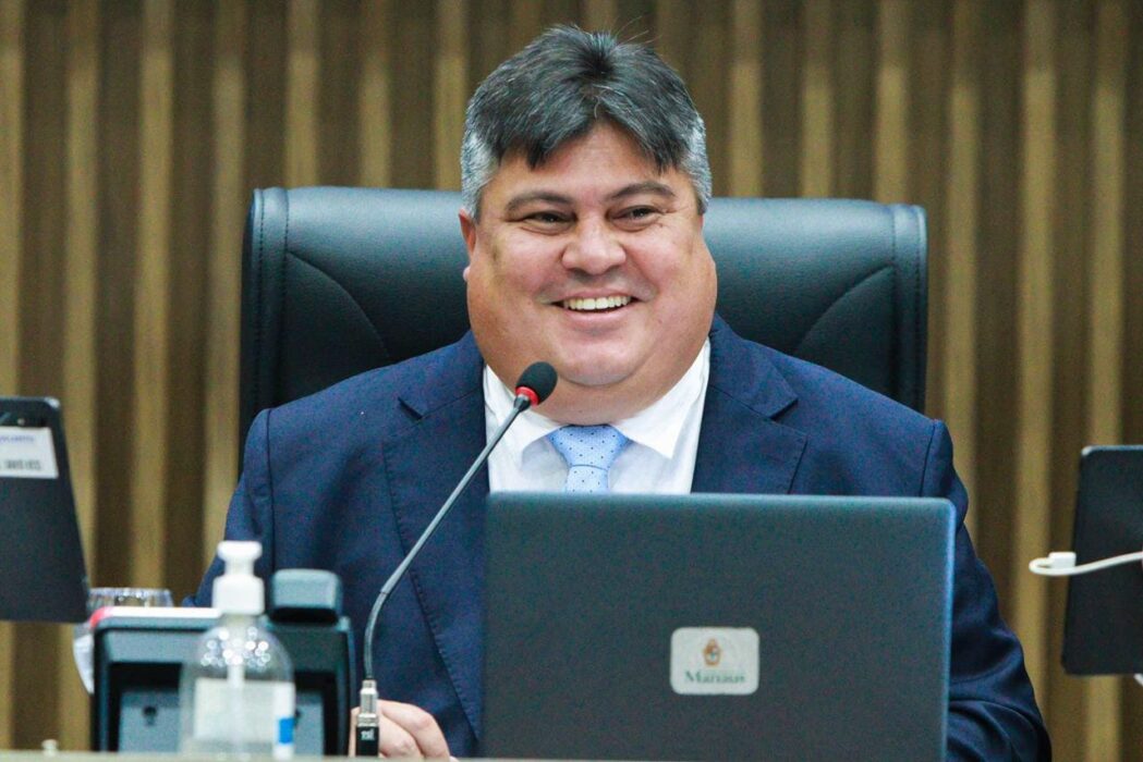 Presidente David Reis anuncia data de pagamento da segunda parcela do 13º e do abono natalino aos servidores da CMM