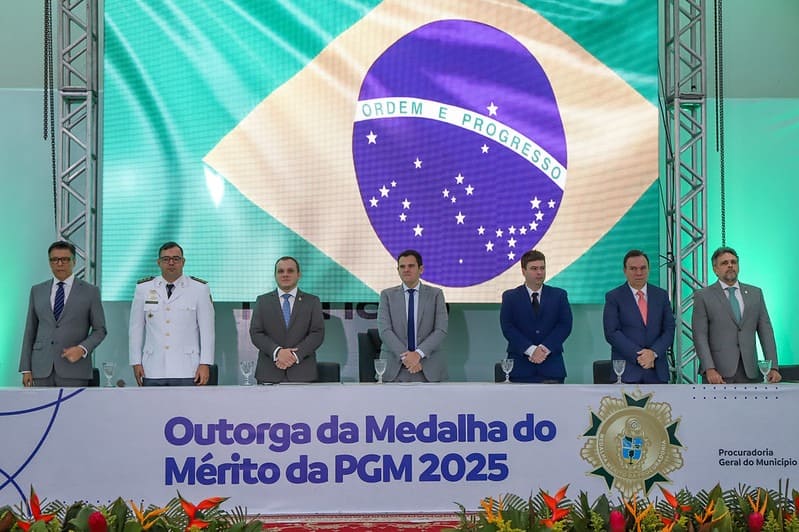 Vice-prefeito Renato Junior entrega Medalha do Mérito da PGM 2025 a personalidades que prestam serviços relevantes à sociedade