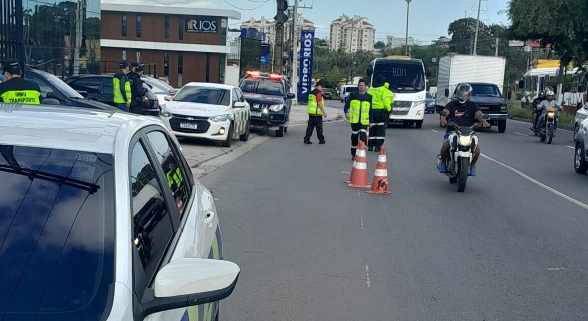 Operação ‘Transporte Legal’ na zona Leste resulta em apreensões de veículos irregulares