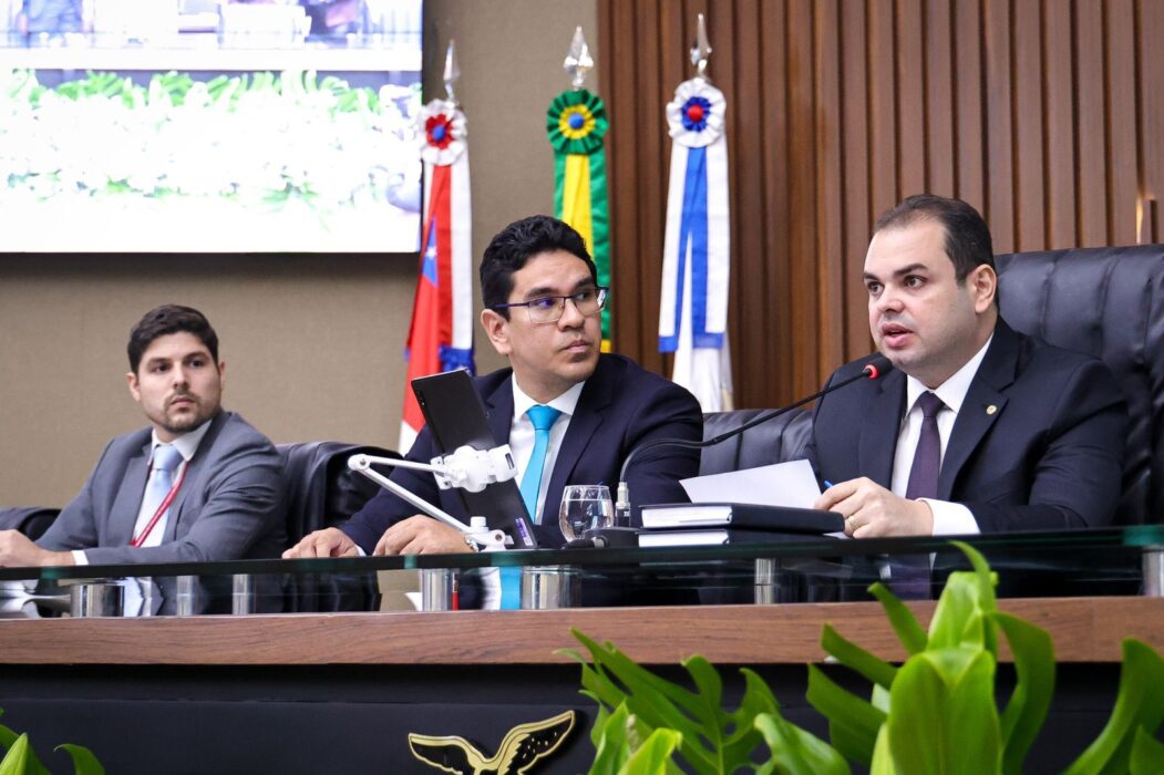 Presidente Roberto Cidade comanda votação que aprovou a LOA 2026, com orçamento superior a R$ 38 bilhões