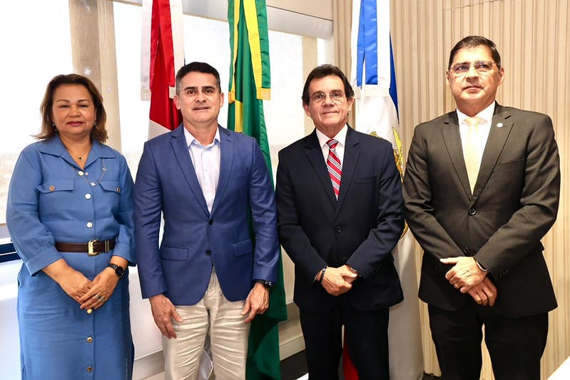 Prefeito David Almeida realiza visita institucional ao presidente em exercício do TJ-AM e avança em termo de cooperação