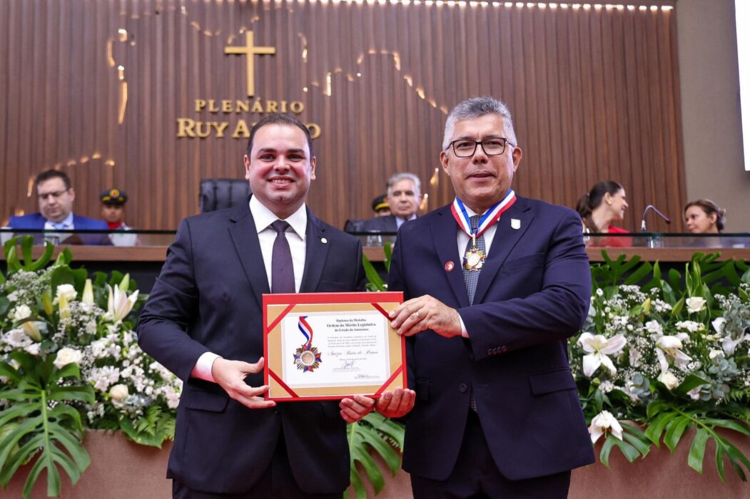 Sob comando do presidente Roberto Cidade, 26 personalidades recebem a Medalha da Ordem do Mérito Legislativo na Aleam