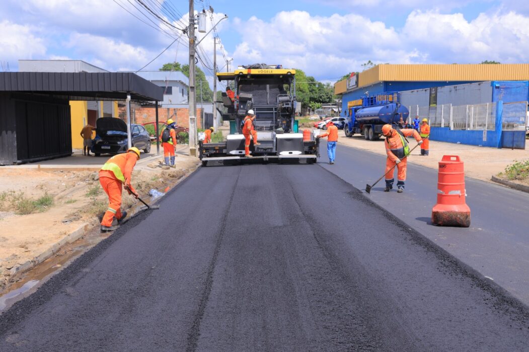 Prefeitura de Manaus intensifica serviço de recapeamento na comunidade Parque das Tribos