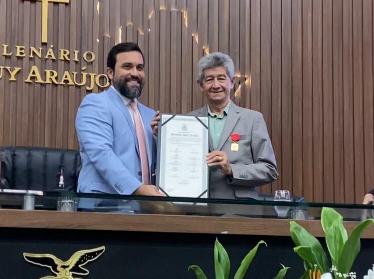 Prefeito de Novo Aripuanã é condecorado com Medalha Ruy Araújo na Aleam