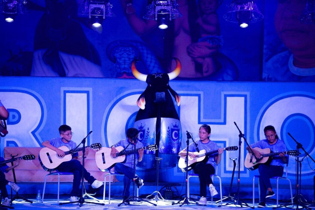 Noite de nostalgia e emoção: Escola de Arte do Caprichoso encerra 2025 com talentos e os frutos de um dos mais belos projetos sociais de Parintins