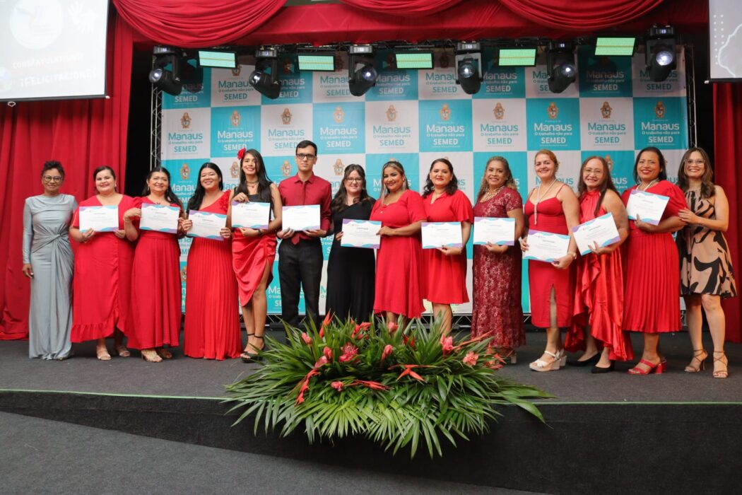 se formam em inglês, espanhol e Libras no Programa Ampliando Horizontes da prefeitura