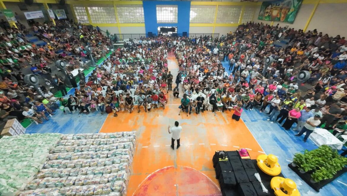 Em Parintins, Governador Wilson Lima entrega mil novos cartões do Auxílio Estadual e fortalece ações nos setores social e primário