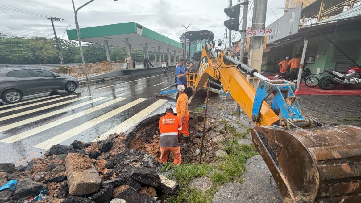 Prefeitura atua de forma emergencial na manutenção de drenagem profunda na avenida Constantino Nery