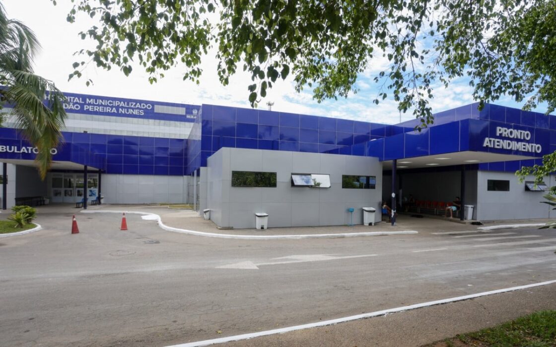 Bebê de 1 ano e 7 meses baleada na cabeça recebe alta