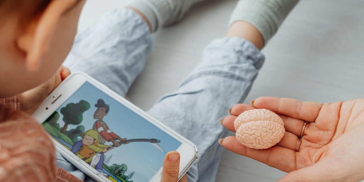 Uso excessivo de telas afeta atenção e bem-estar infantil