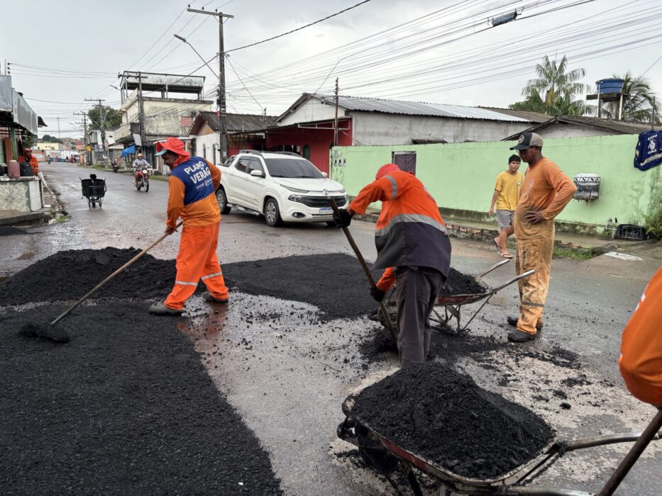Prefeitura de Manaus realiza ação intensiva de recuperação asfáltica no bairro Tancredo Neves