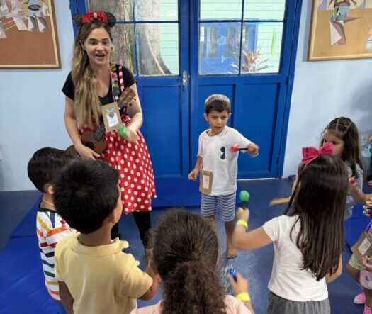 Oficina de música é desenvolvida com crianças na colônia de férias da Prefeitura de Manaus