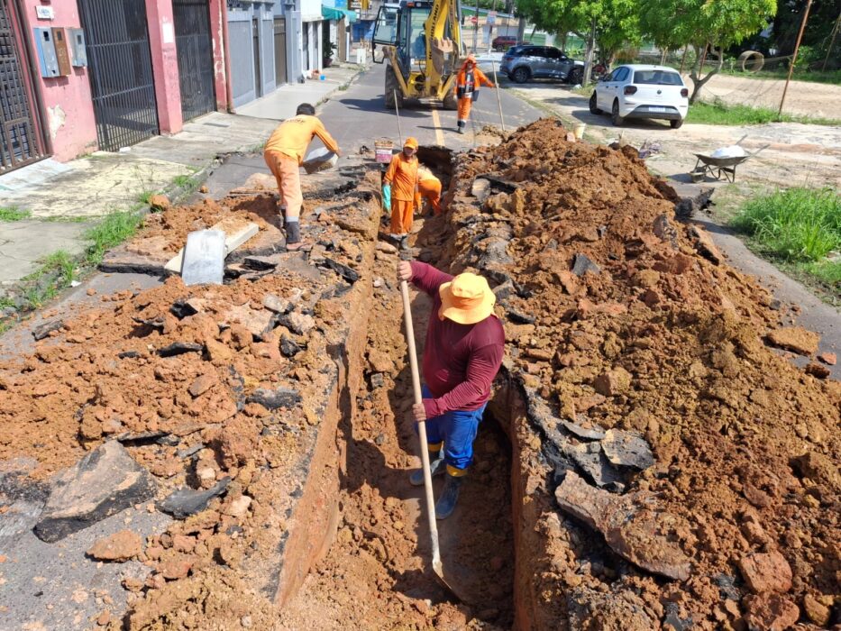 Prefeitura recupera rede de drenagem em via do bairro Planalto
