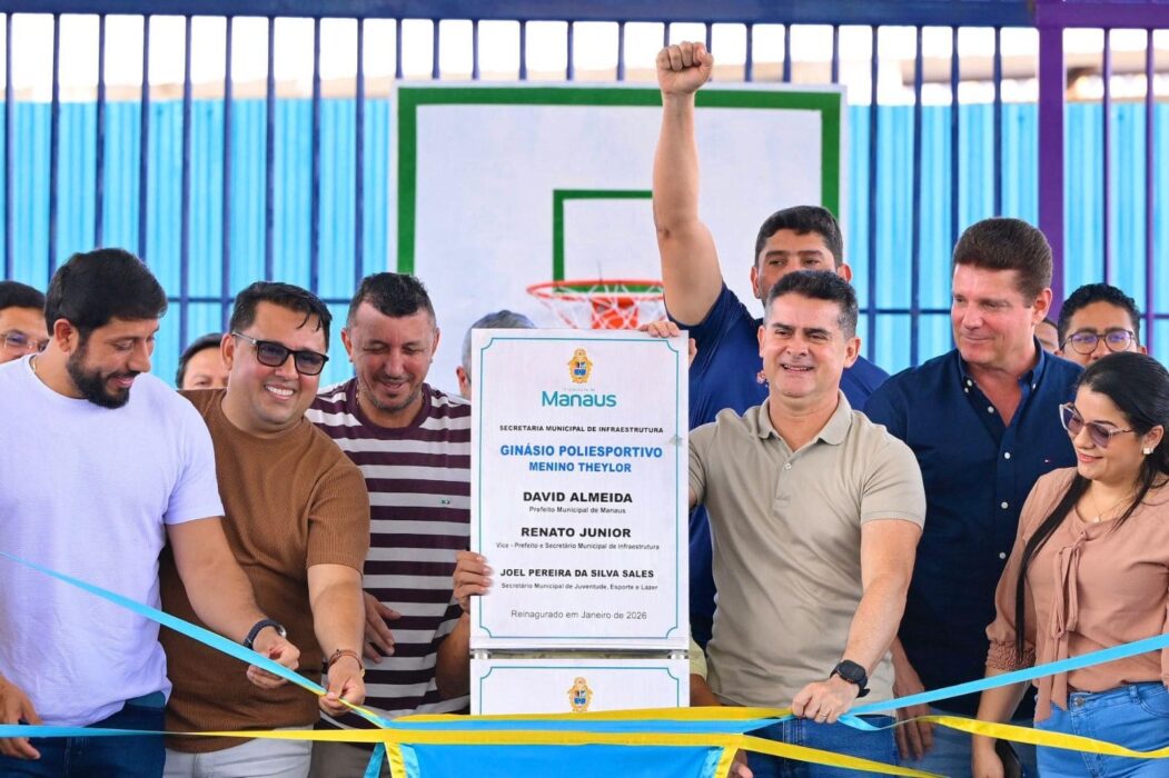 Prefeito David Almeida realiza sonho histórico e entrega ginásio poliesportivo Menino Theylor no Mauazinho