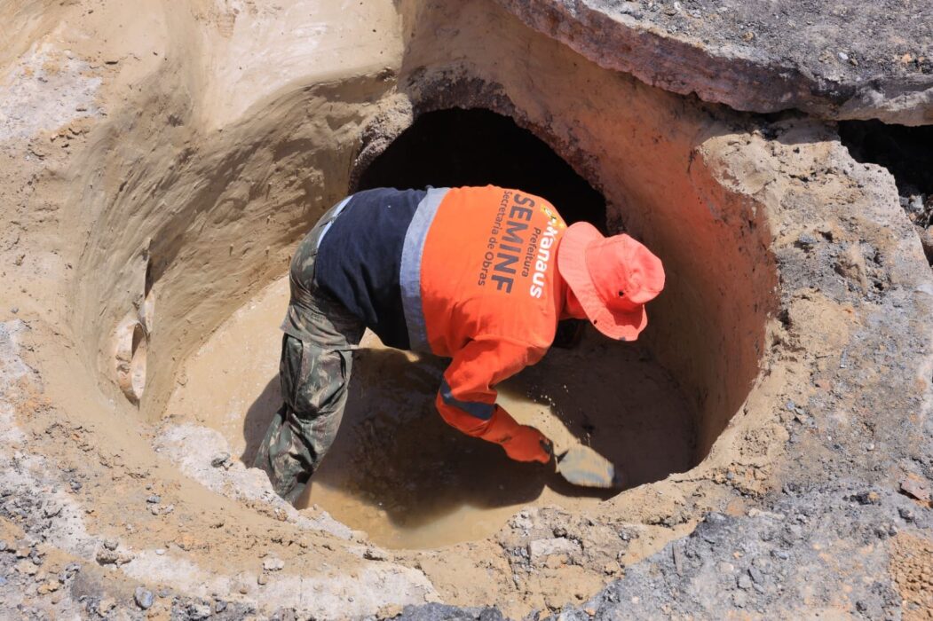 Prefeitura reforça combate a alagamentos com recuperação de drenagem profunda na zona Leste