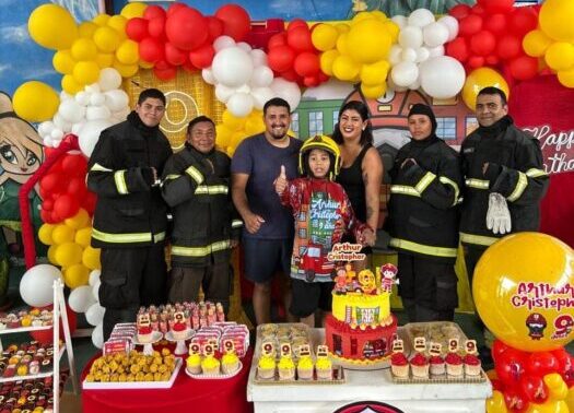 Fã dos Bombeiros, menino autista recebe visita surpresa no seu aniversário e ganha passeio na viatura