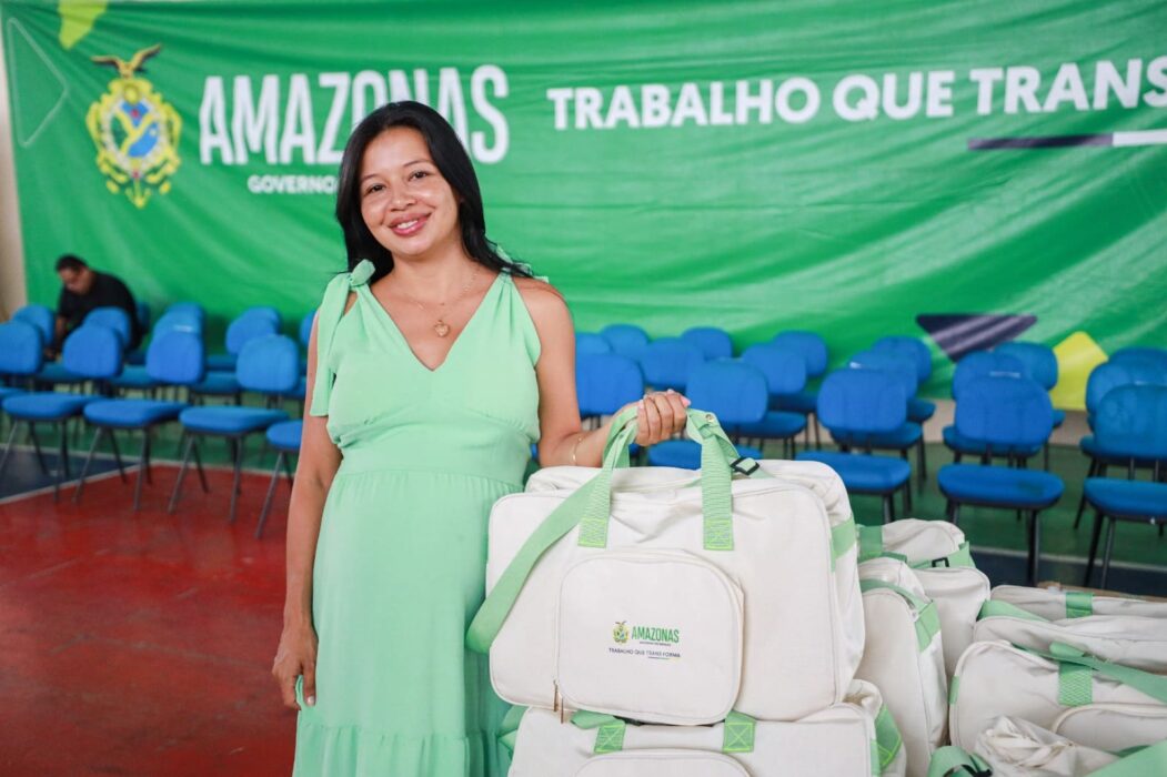“Necessitamos dessa ajuda”, diz moradora de Maraã beneficiada com kit bebê entregue pelo Governo do Amazonas