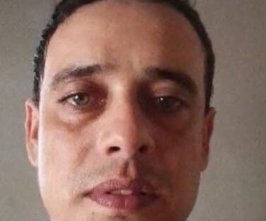 Polícia divulga imagem de homem procurado por tentativa de feminicídio contra a companheira