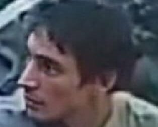 Polícia divulga imagem de homem procurado por invadir e furtar loja de automóveis no bairro Flores