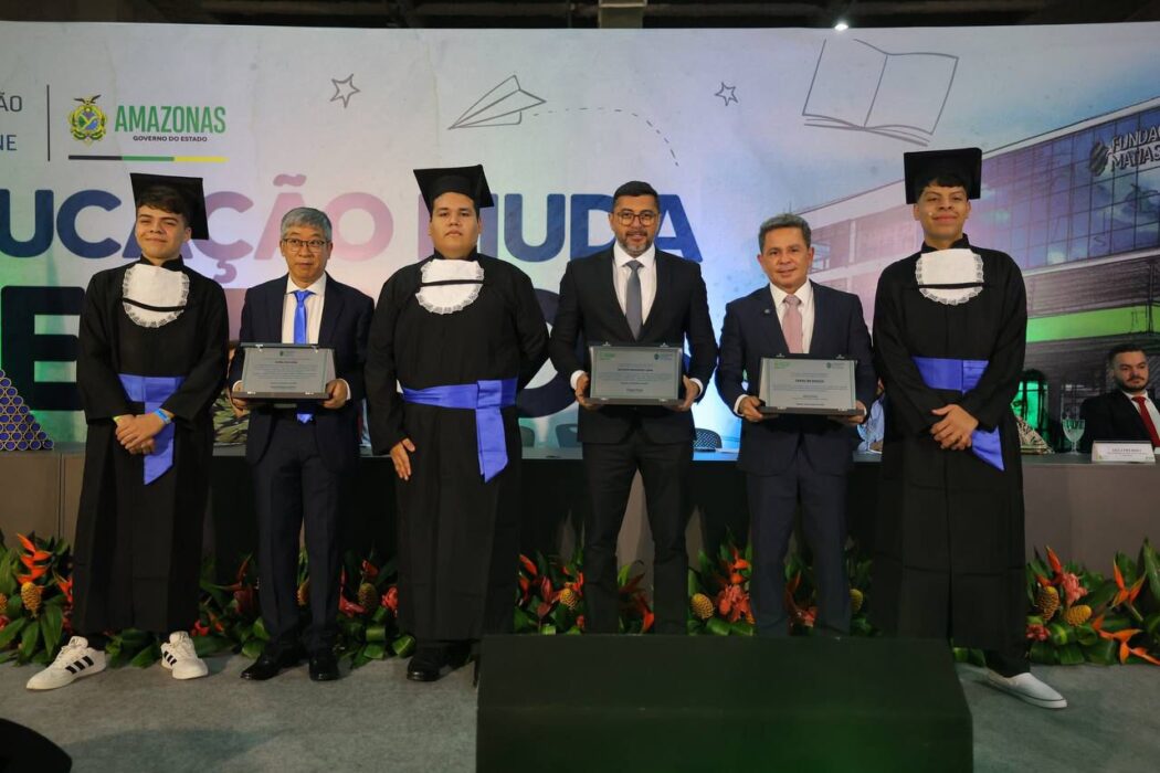 Governador Wilson Lima e vice-governador Tadeu de Souza participam de formatura de alunos da rede pública em ensino médio técnico na Fundação Matias Machline