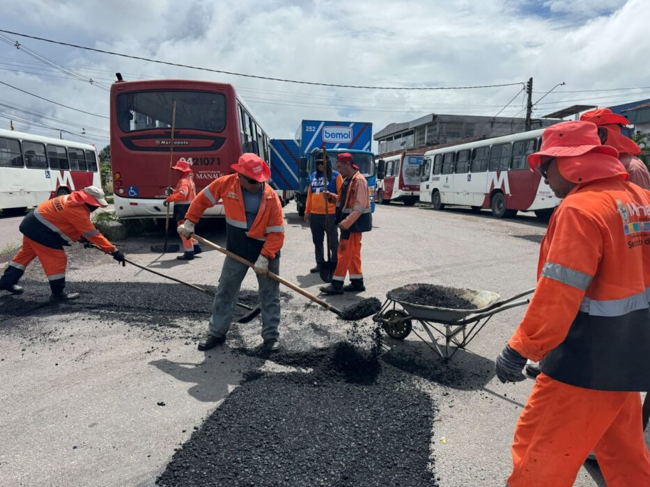 Prefeitura realiza obra de recuperação asfáltica em importante via do bairro Jorge Teixeira