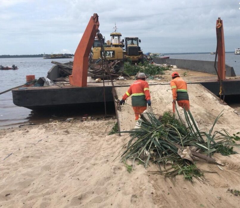 Comunidade volta a ocupar o espaço no bairro Educandos, após revitalização da praia Ponta Branca