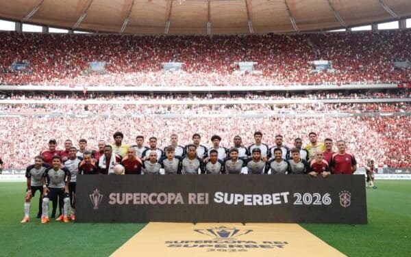 Corinthians vence Flamengo e é bicampeão da Supercopa Rei