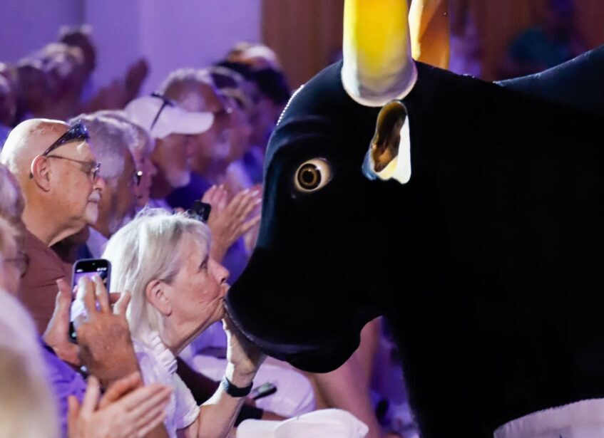 Caprichoso encanta turistas americanos e coloca Parintins no mapa internacional do turismo de cruzeiros