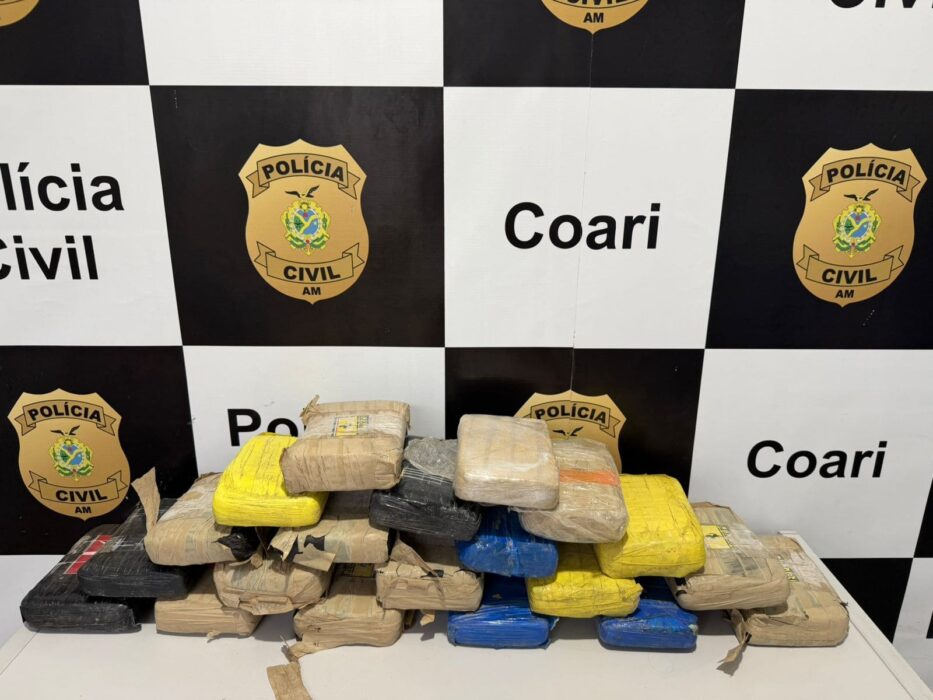 Polícia apreende cerca de 22 quilos de drogas em embarcação atracada no porto de Coari