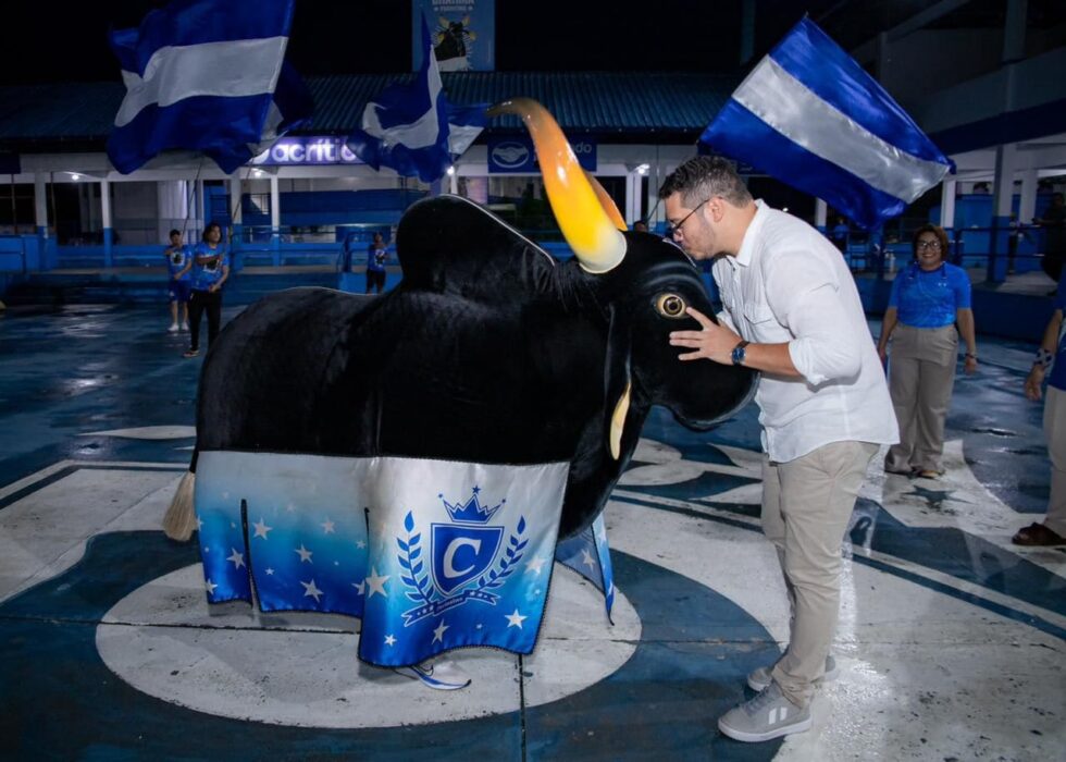Representante do Ministério da Cultura reconhece Parintins como a capital brasileira da cultura, em vista ao Boi Caprichoso