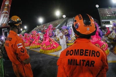 Mais de 300 militares do Corpo de Bombeiros reforçam o serviço de prevenção durante o carnaval no Amazonas