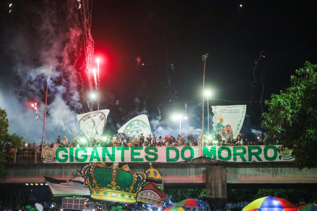 Reino Unido da Liberdade arrasta multidão em ensaio técnico de rua