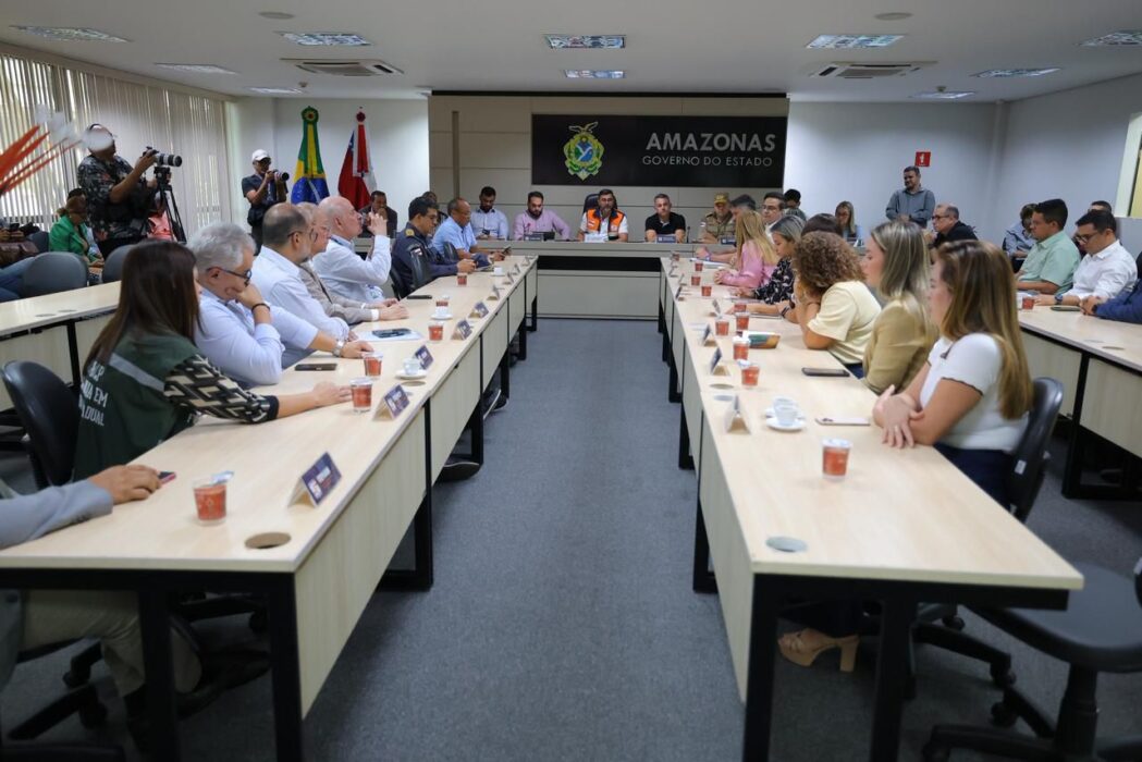 Wilson Lima alinha ações estratégicas para enfretamento à cheia de 2026, durante reunião do Comitê Permanente de Enfrentamento a Eventos Climáticos e Ambientais