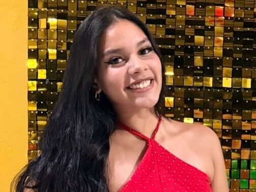 Família procura adolescente que desapareceu após ser deixada em escola no bairro Parque 10