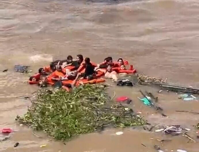 Corpo de Bombeiros retoma buscas por desaparecidos do naufrágio no Encontro das Águas