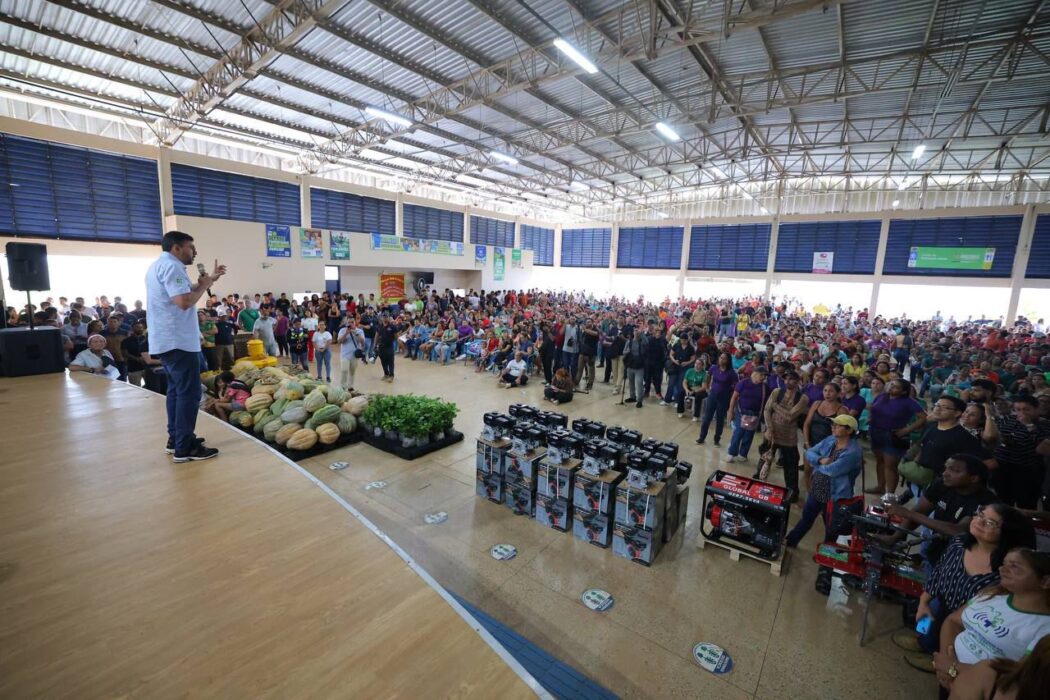 Governador Wilson Lima inaugura fábrica de gelo e fortalece setor primário no Careiro Castanho