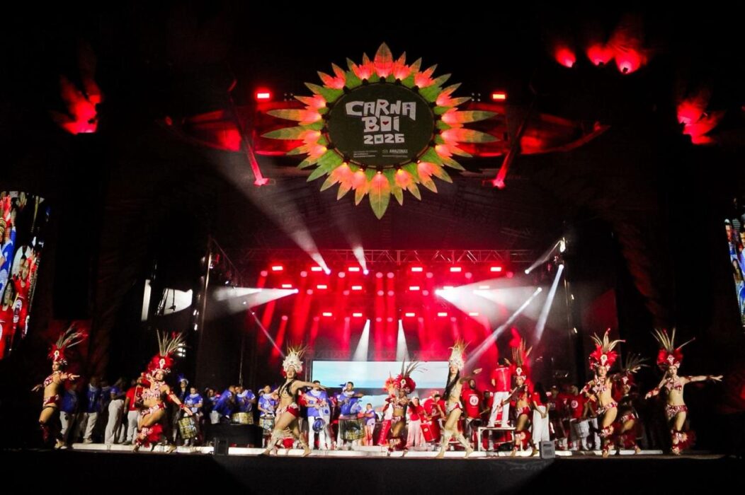 Carnaboi abre programação com Sambódromo lotado e clima de temporada bovina