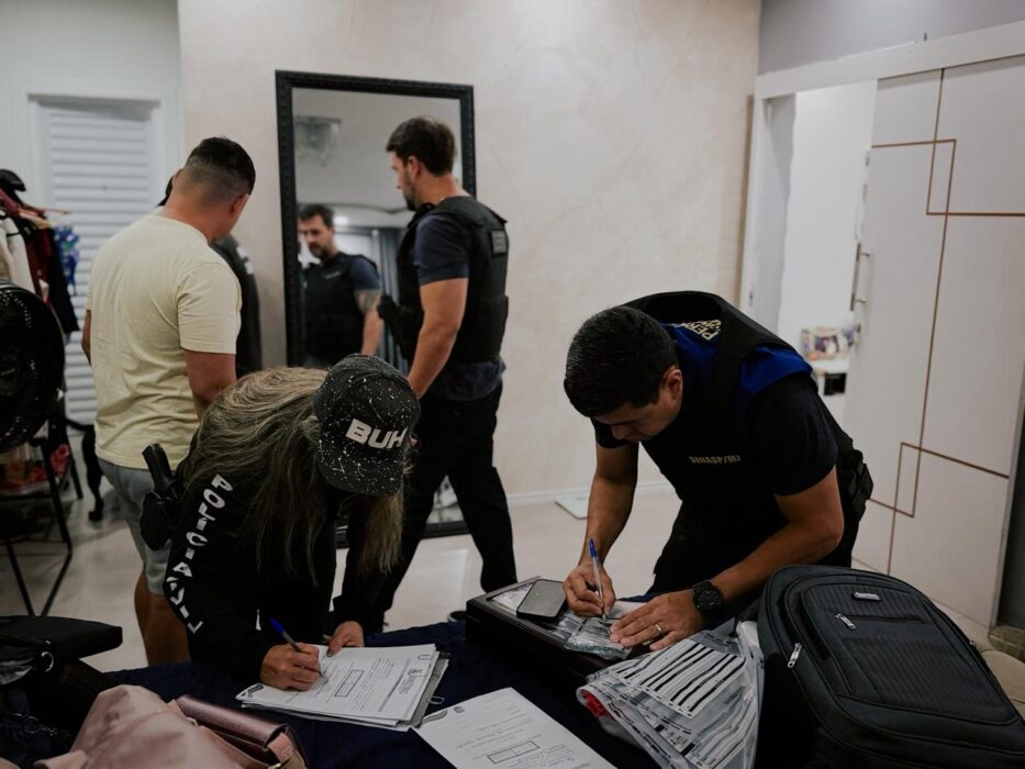 Polícia Civil prende membros de organização criminosa por golpes financeiros avaliados em mais de R$ 75 milhões